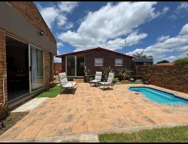 2 BEDROOM CLUSTER FOR SALE IN POMONA